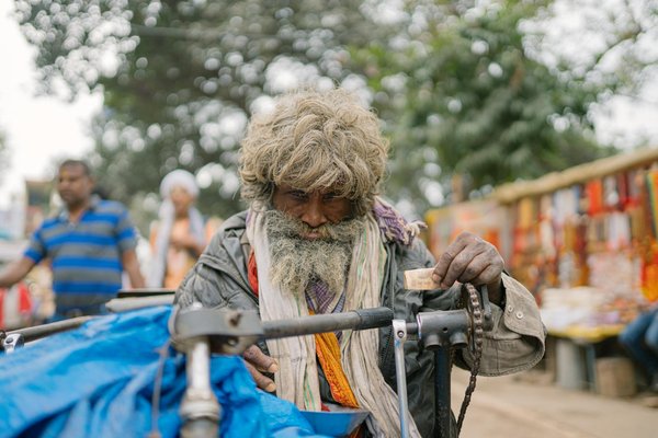 Comment choisir et porter une tenue professionnelle réussie ?