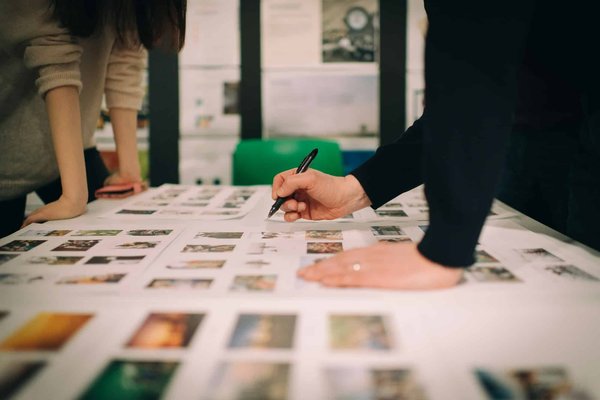 Quelle est l'importance de la critique d'art dans le développement des artistes ?